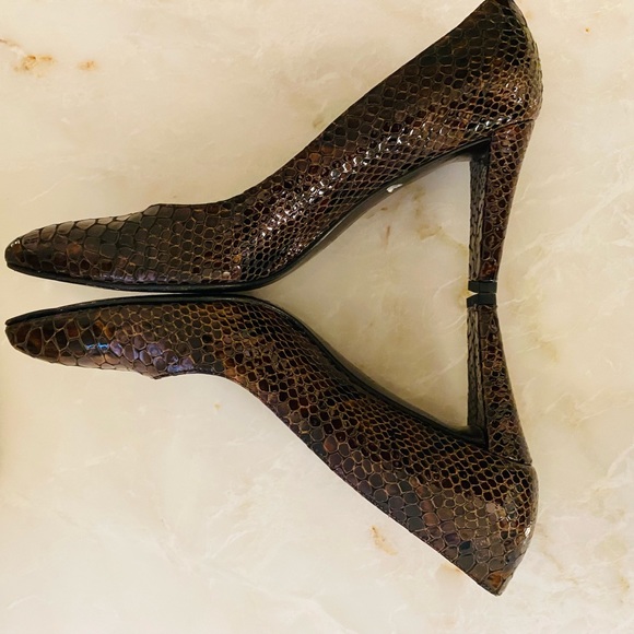 *Crocodile* Weitzman pumps - Picture 5 of 8